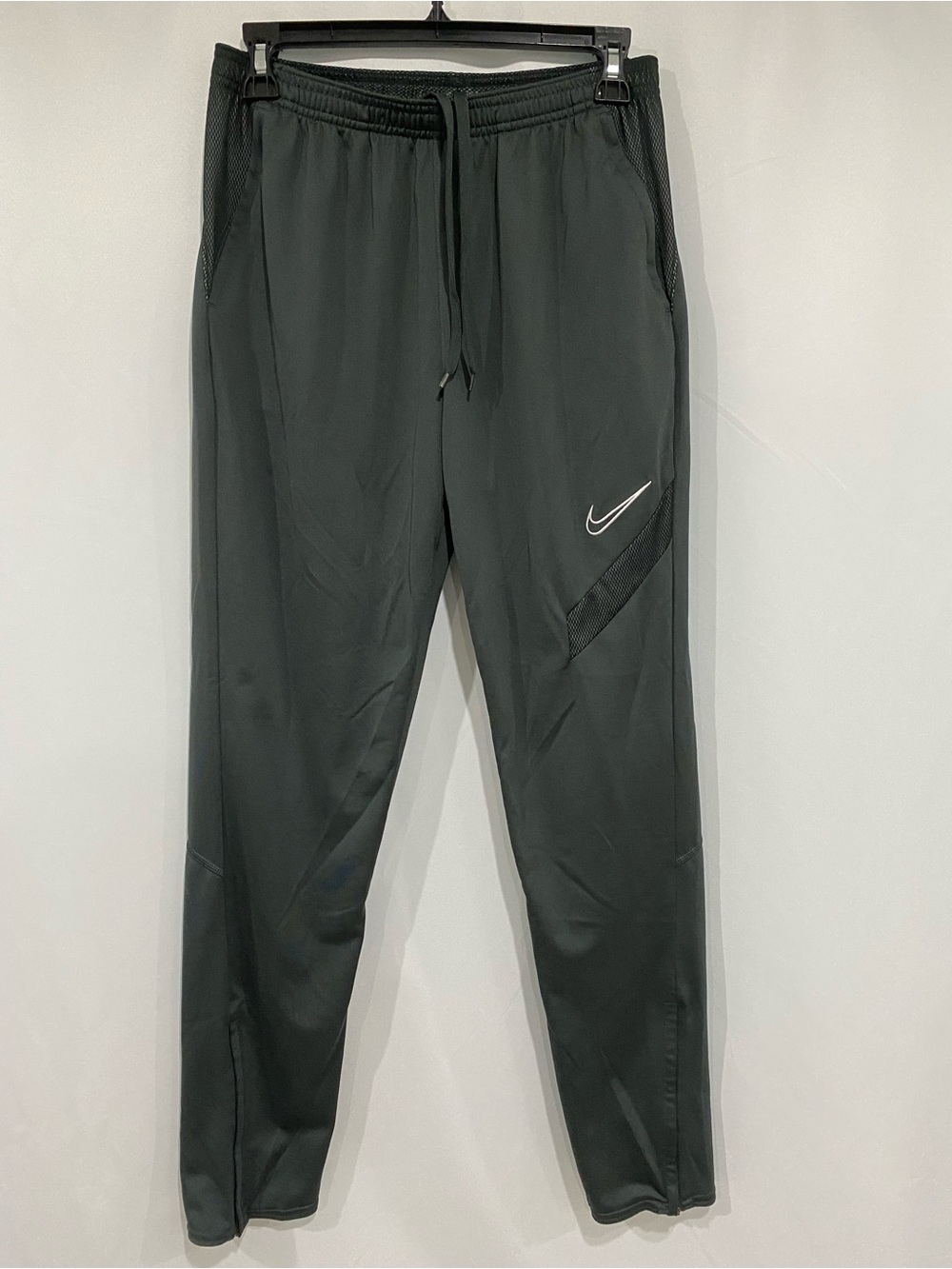 Nike ladies medium dri-fit academy pro knit pants